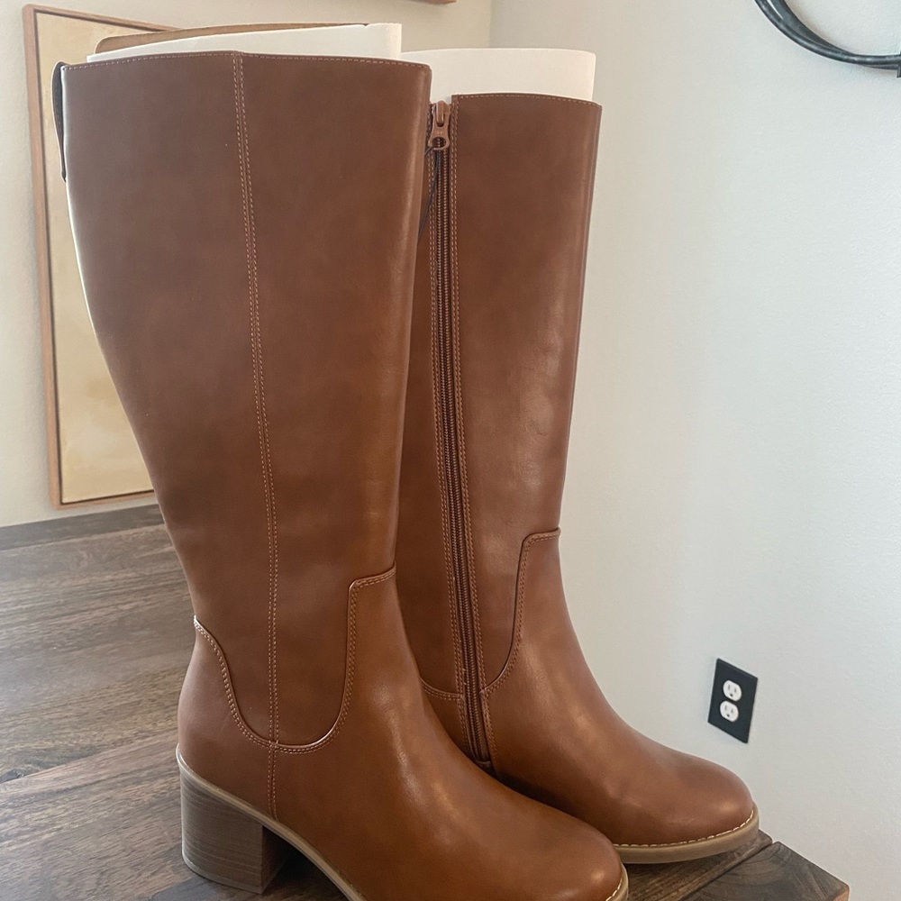 FALL READY - Women’s Heeled Riding Boot (COGNAC) New with Tag (NWT). Size 9